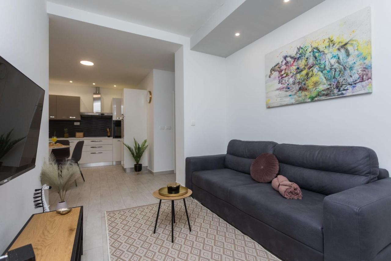 Bloom Apartment *